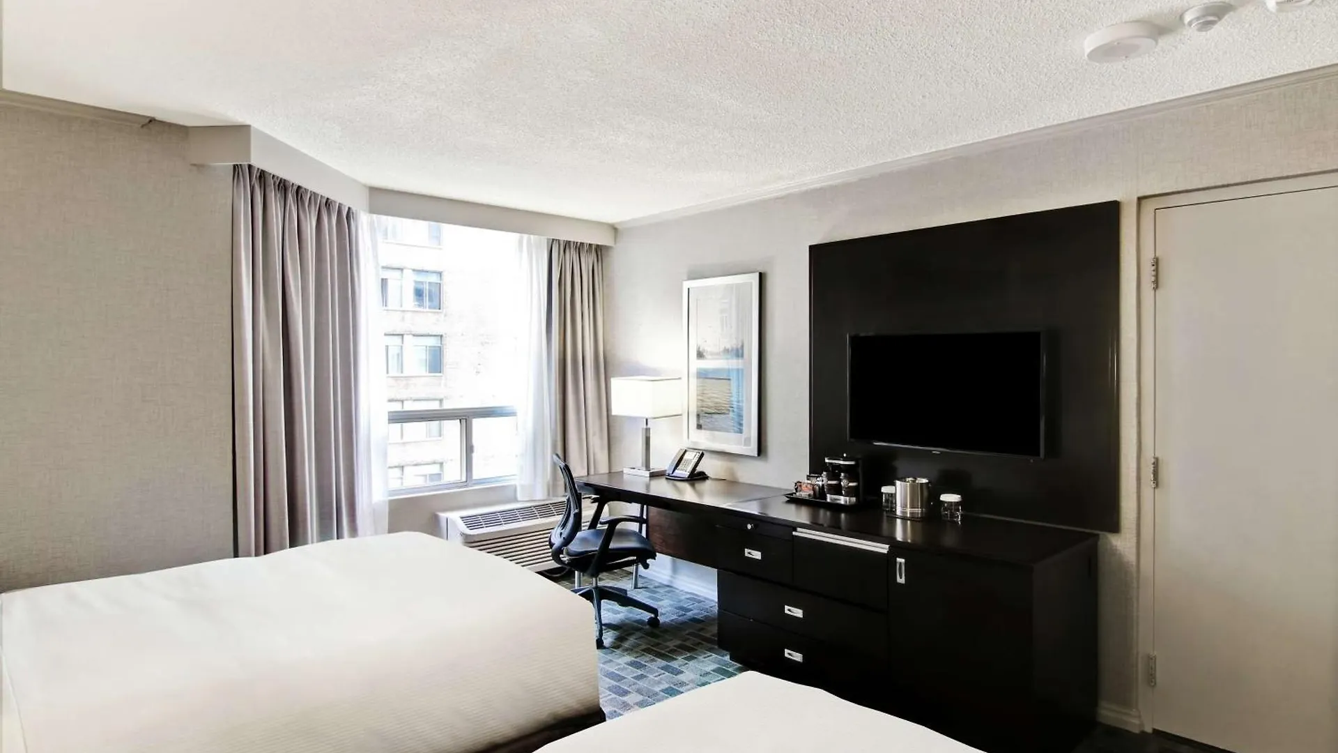 Hotel Doubletree By Hilton Toronto Downtown 4*,