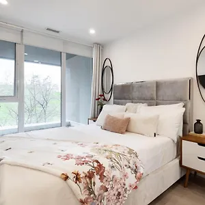 https://chic-2-bedroom-2-5-bath-downtown-toronto.hotelstorontoontario.org