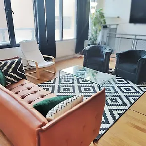 https://middle-of-montreal-loft.hotels-in-montreal.org
