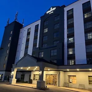 Country & By Radisson, Falls, On מפלי הניאגרה