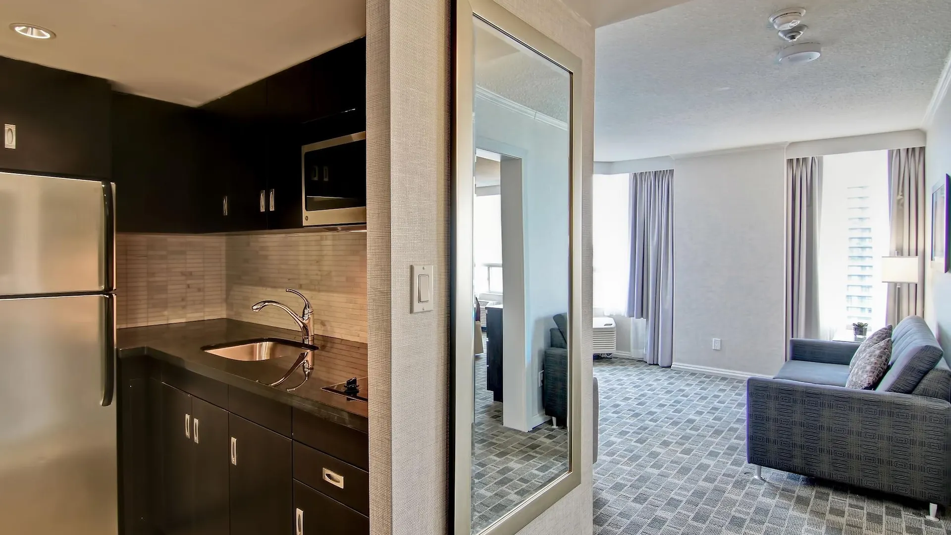 Doubletree By Hilton Toronto Downtown Hotel