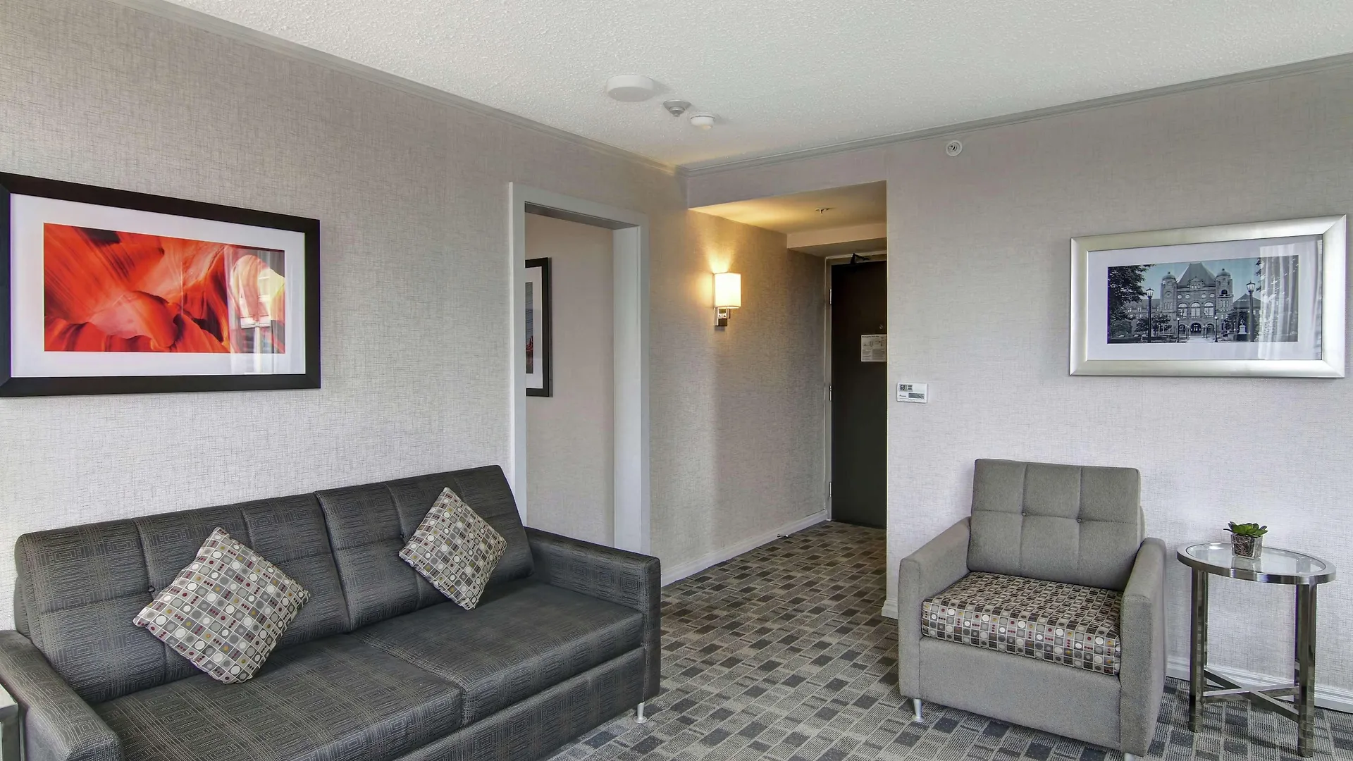 Doubletree By Hilton Toronto Downtown Hotel