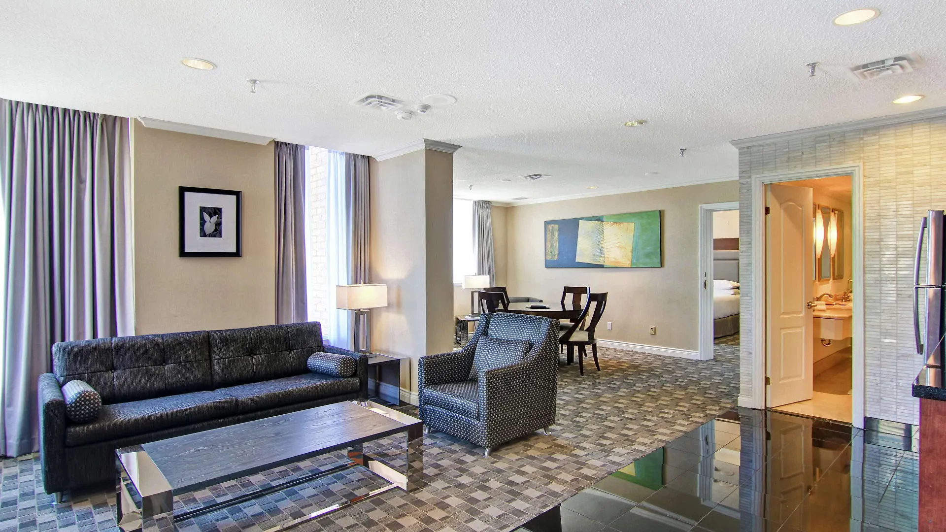 Doubletree By Hilton Toronto Downtown Hotel