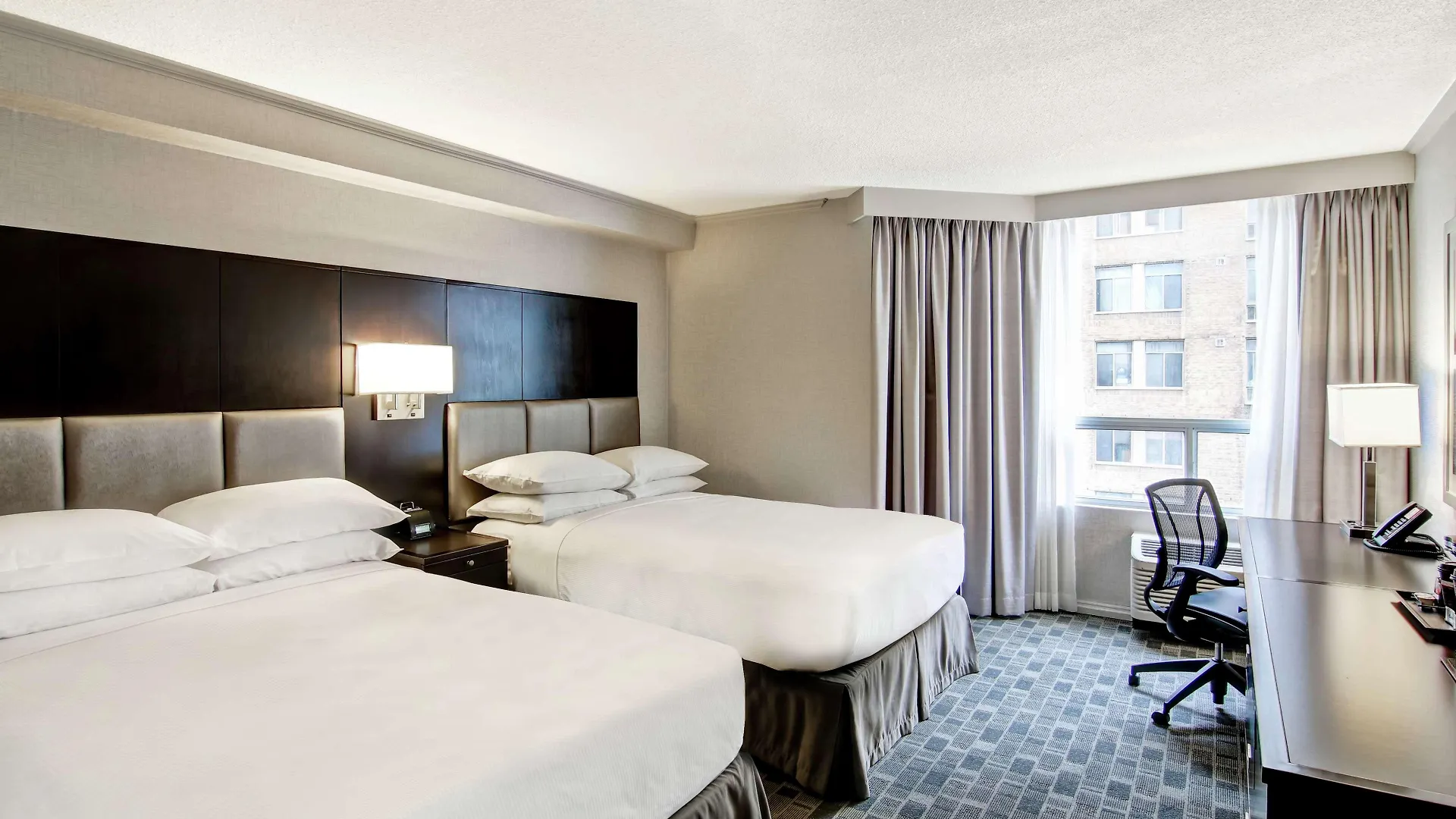 Doubletree By Hilton Toronto Downtown Hotel