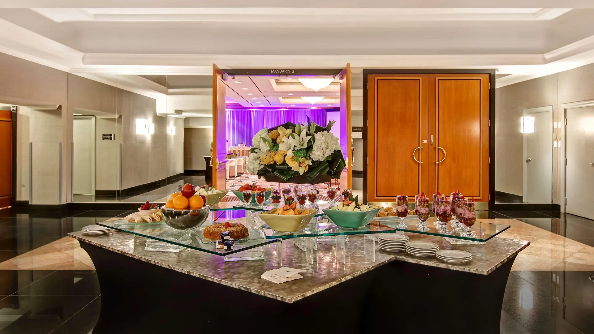 Doubletree By Hilton Toronto Downtown Hotel