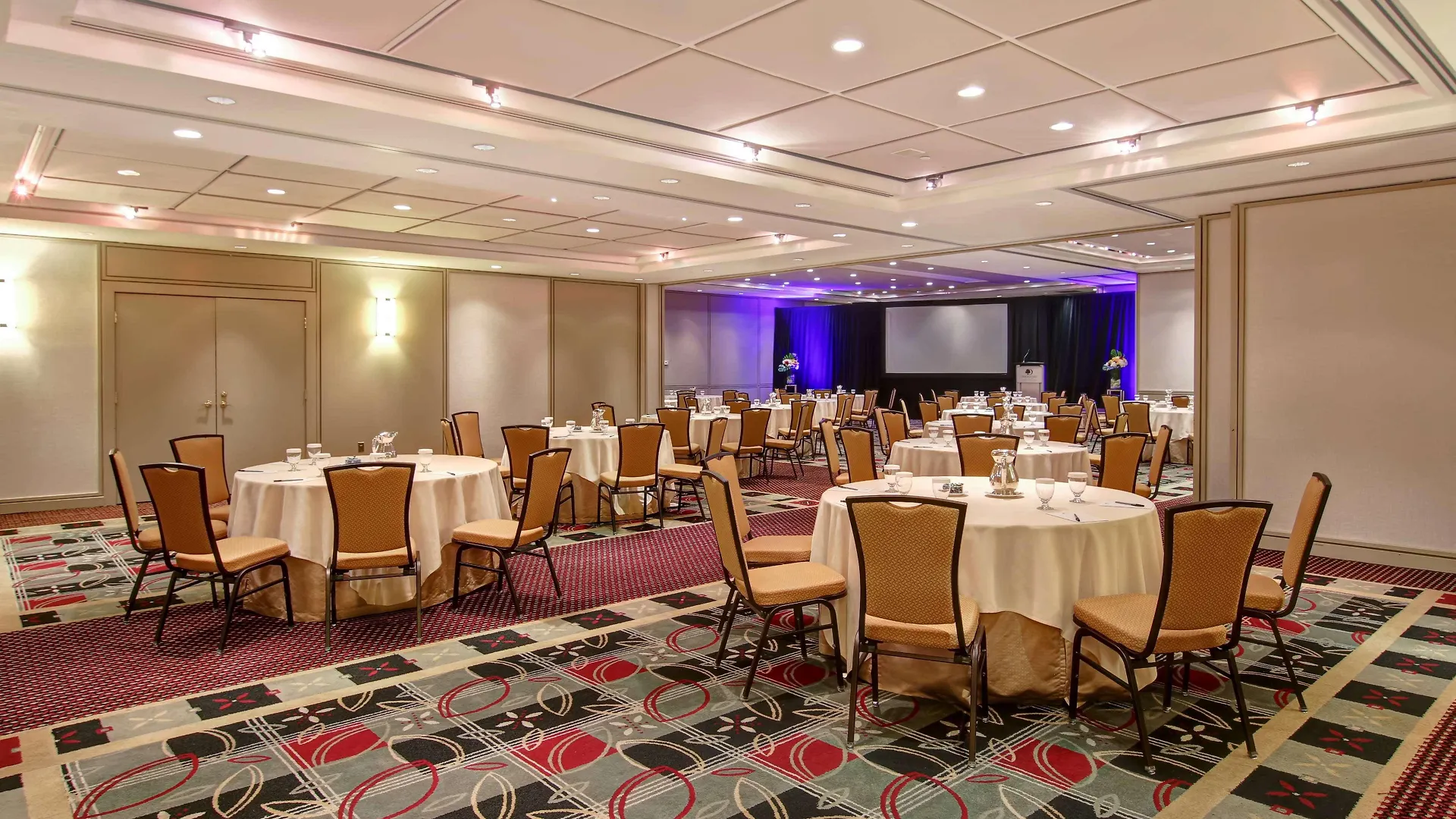 Hotel Doubletree By Hilton Toronto Downtown 4*,  Kanada