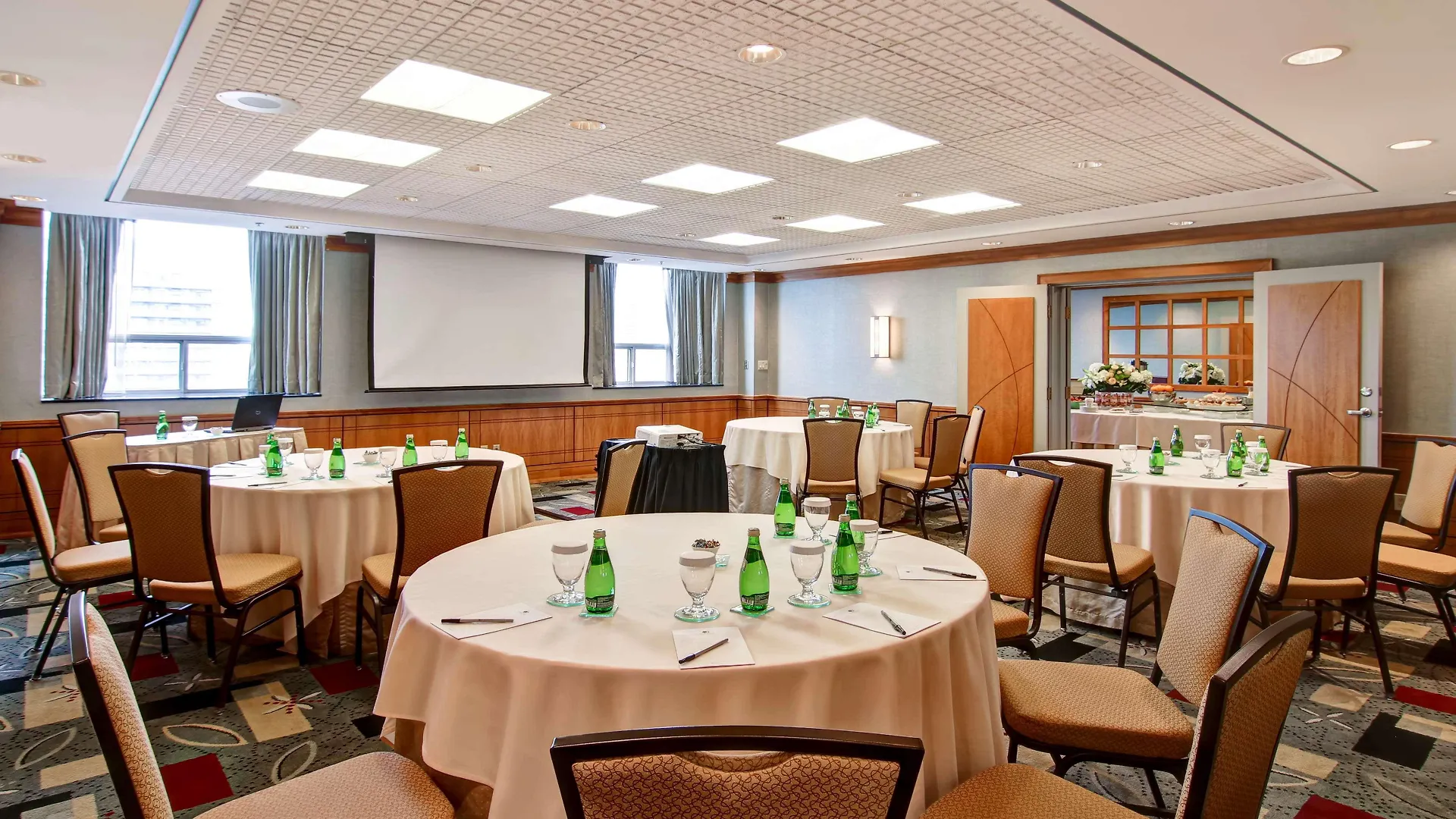 Doubletree By Hilton Toronto Downtown Hotel