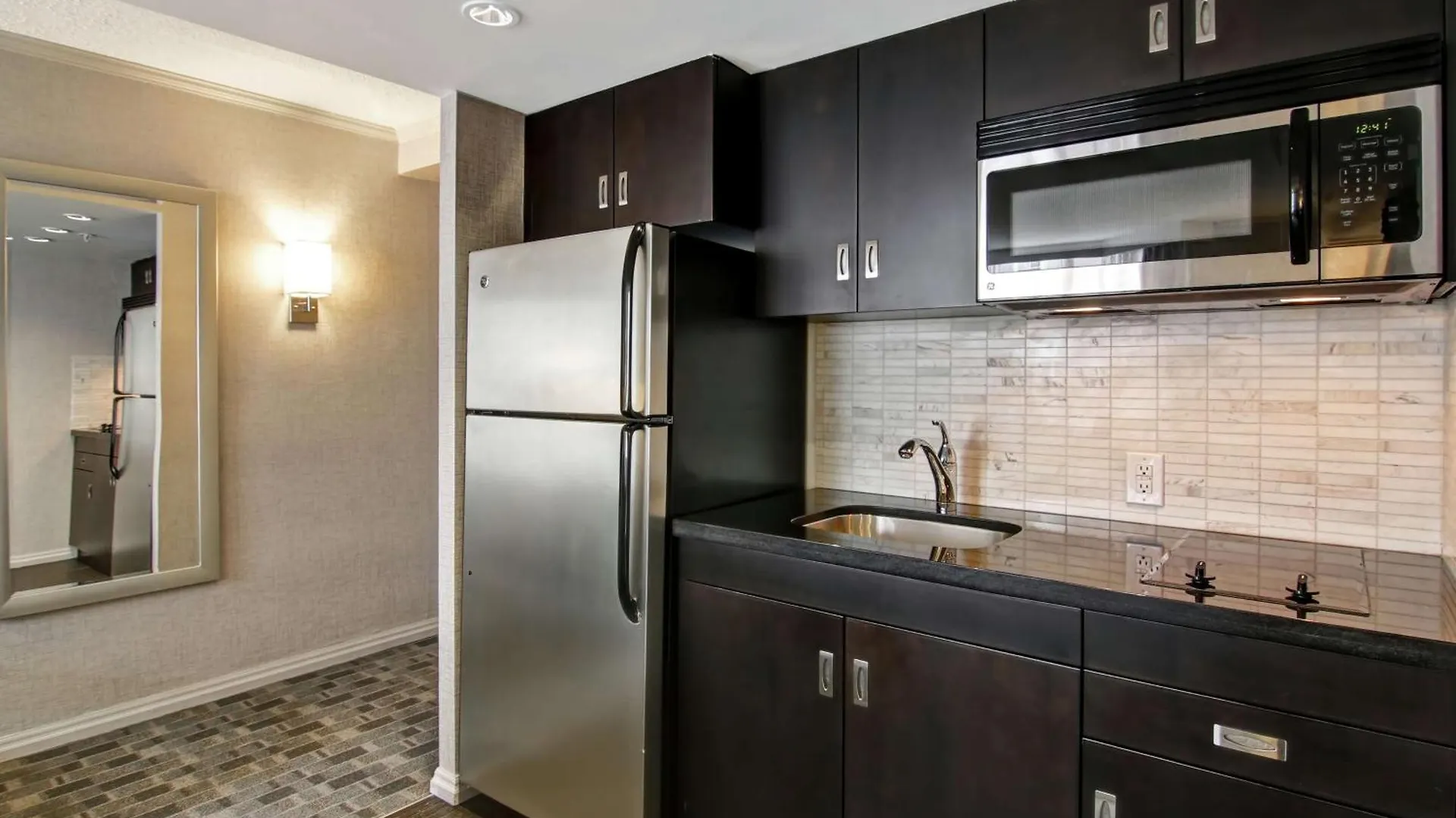 Doubletree By Hilton Toronto Downtown Hotel