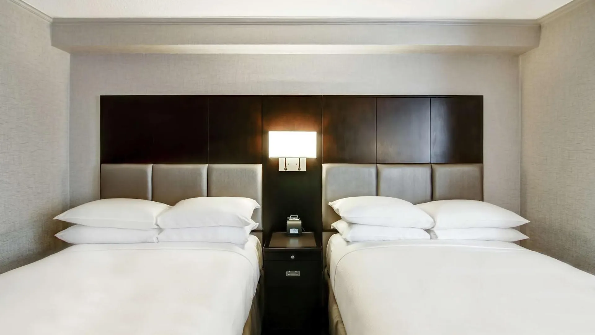 Doubletree By Hilton Toronto Downtown Hotel