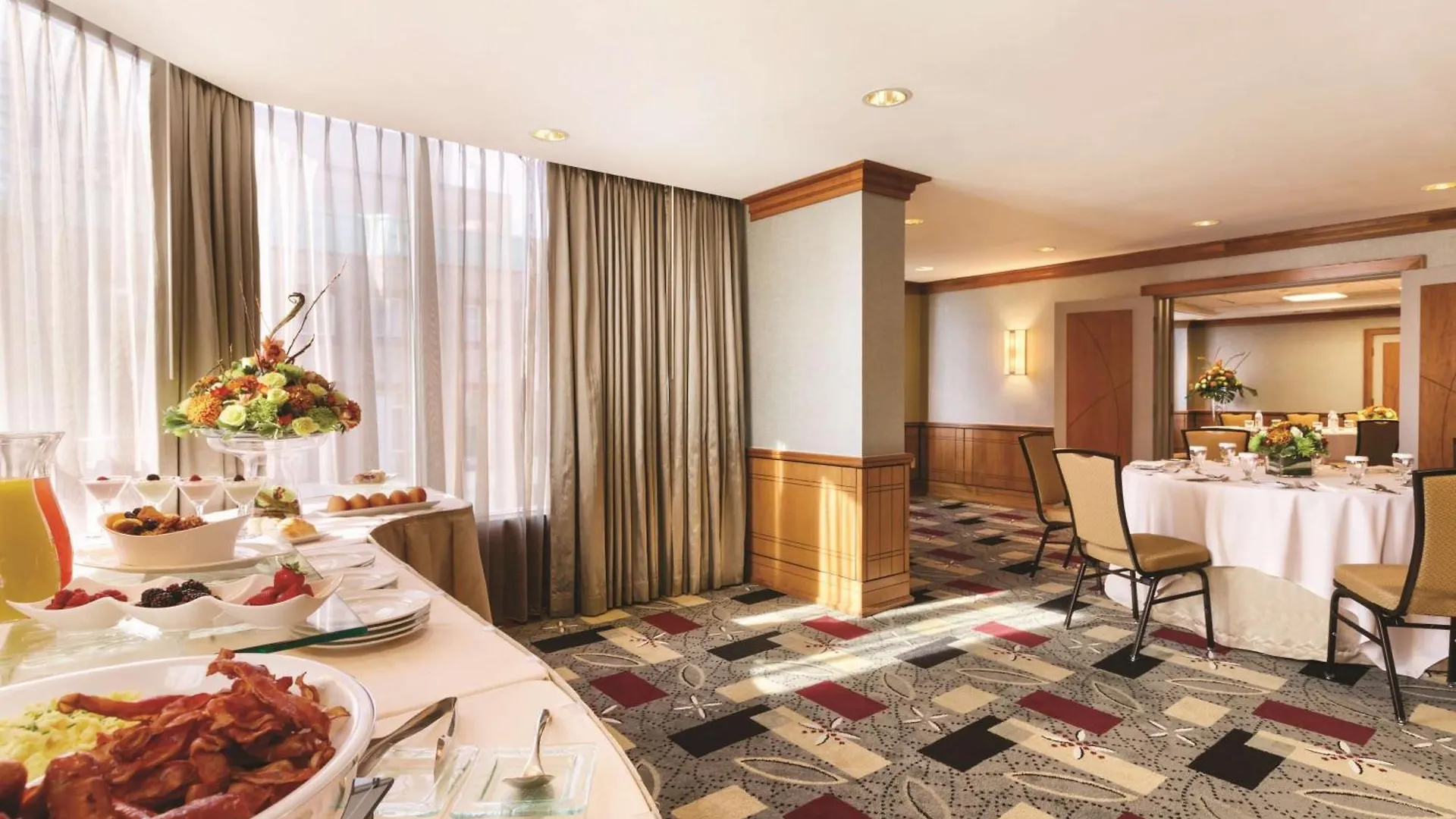 Doubletree By Hilton Toronto Downtown Hotel