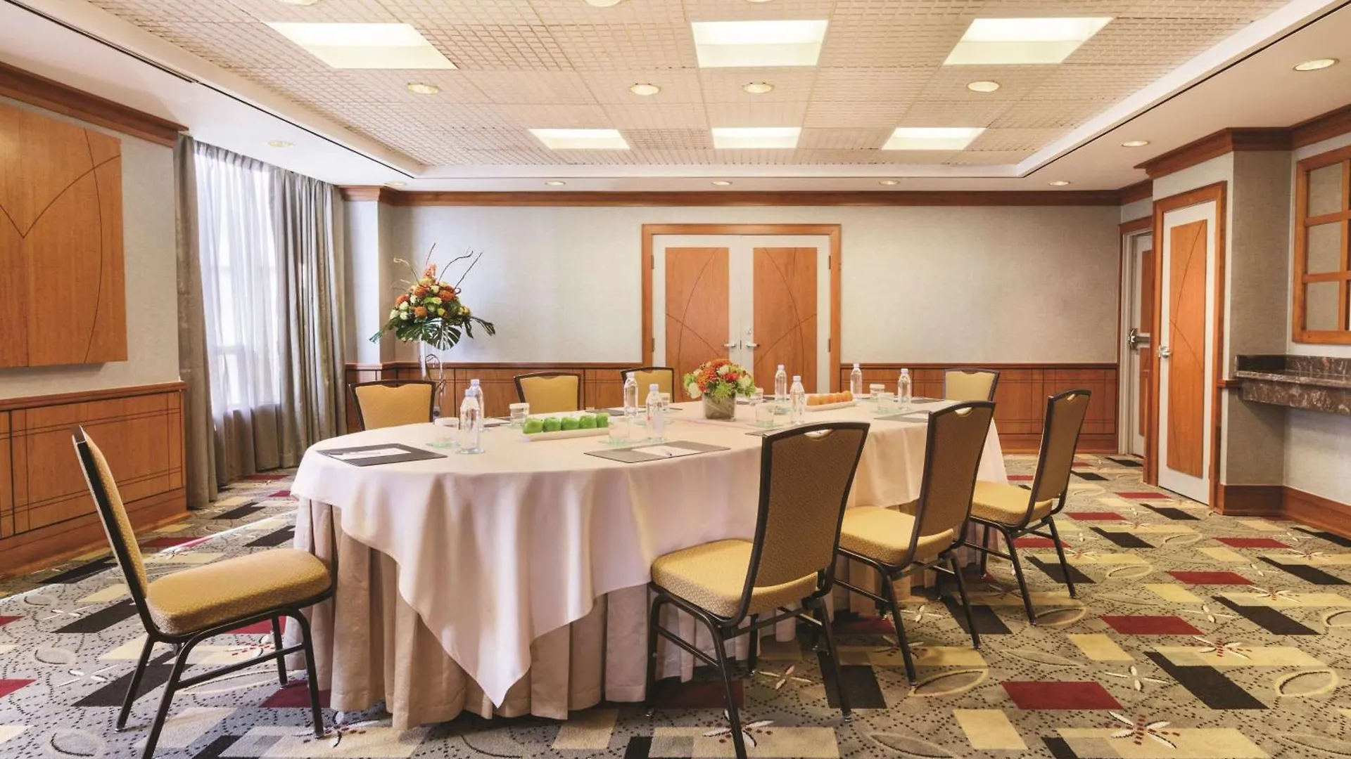 Doubletree By Hilton Toronto Downtown Hotel