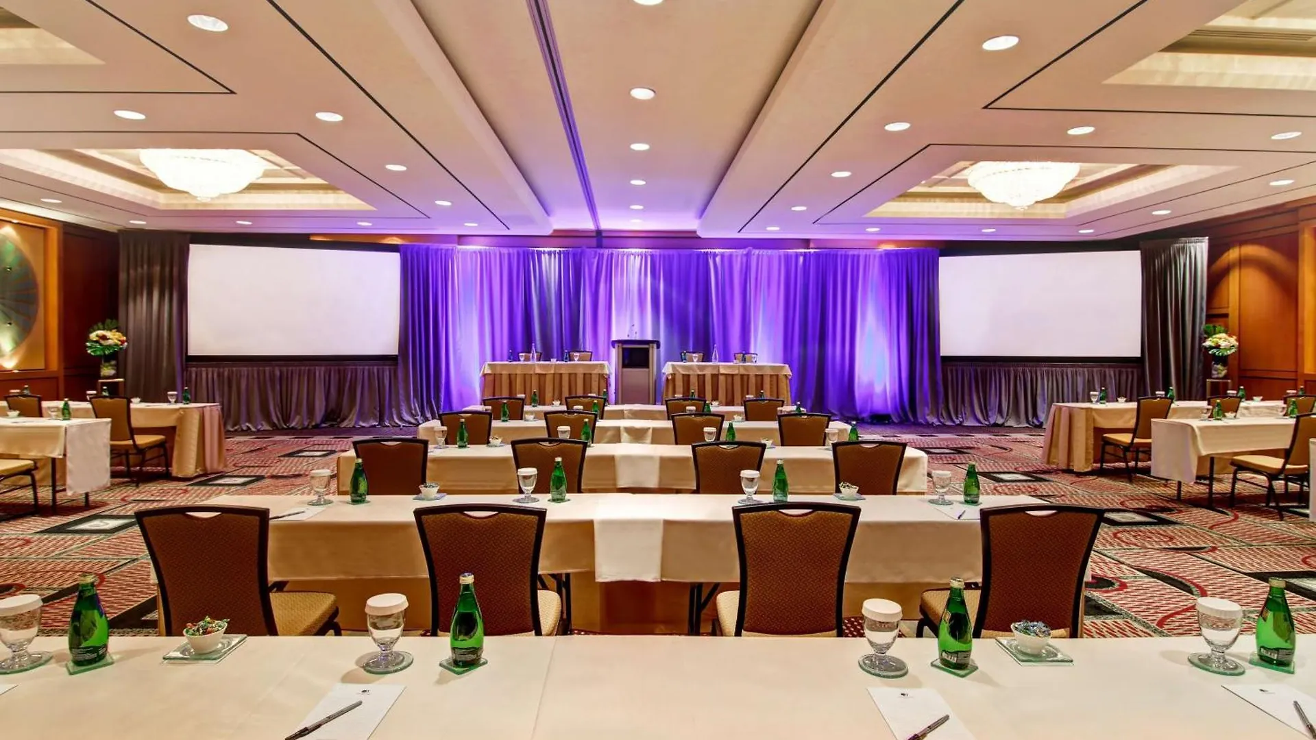 Doubletree By Hilton Toronto Downtown Hotel 4*,