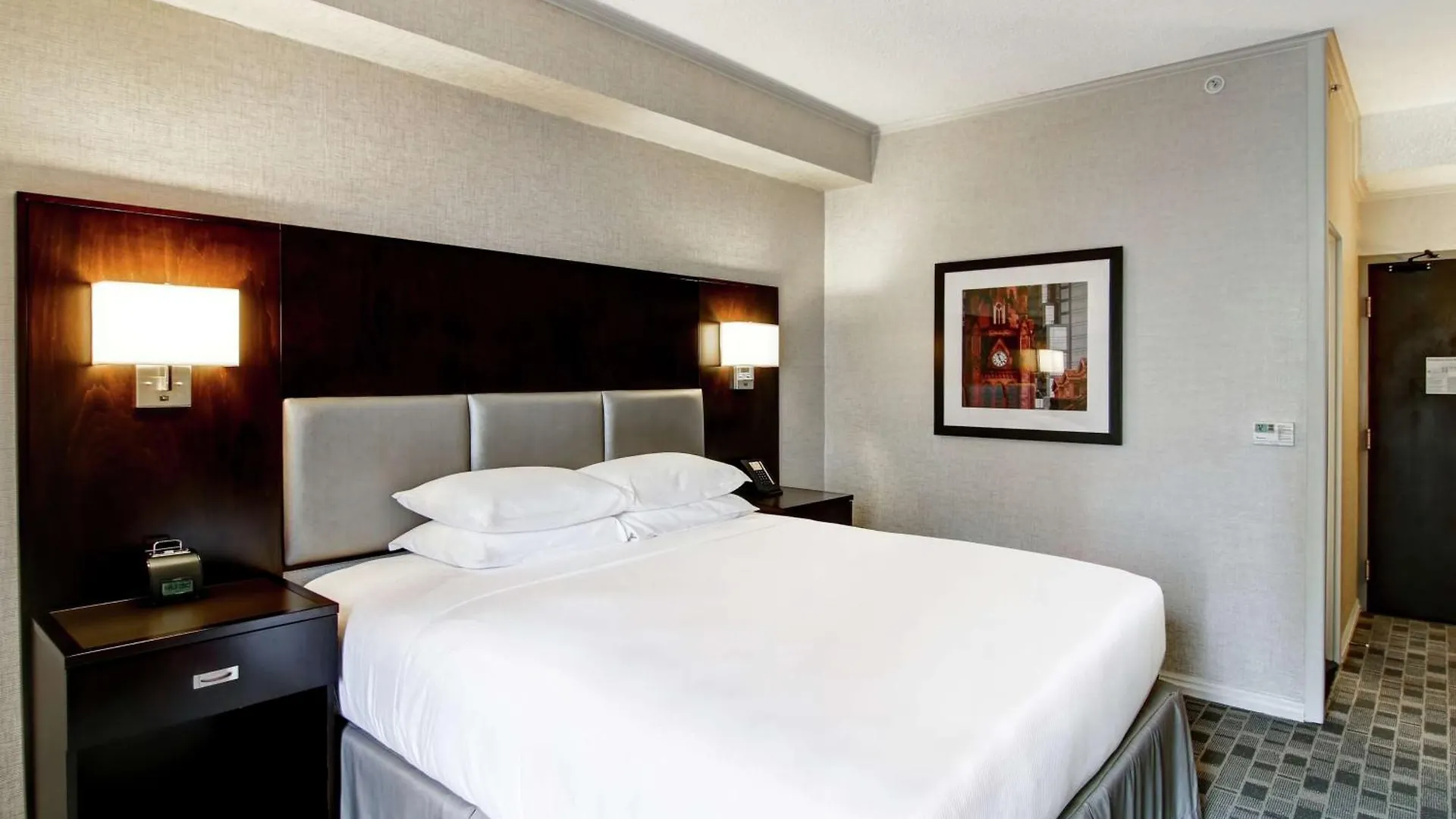 Doubletree By Hilton Toronto Downtown Hotel
