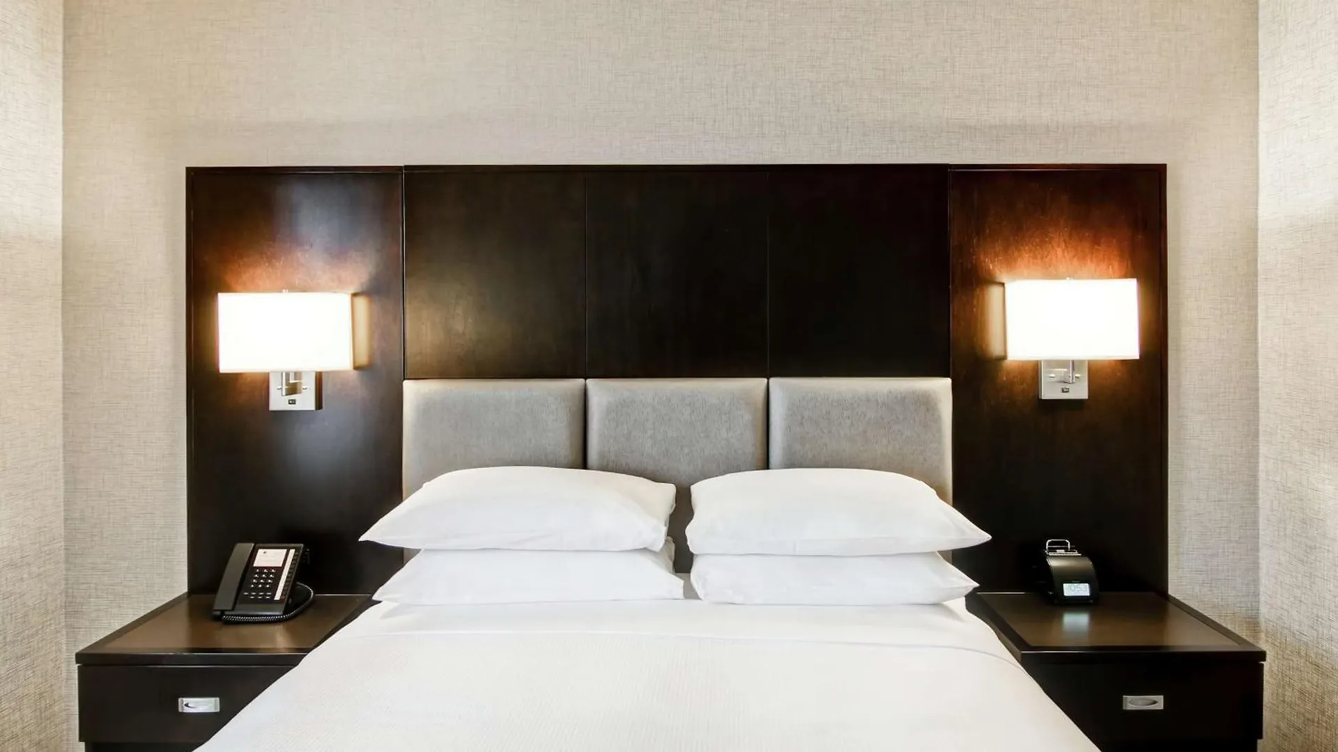 Doubletree By Hilton Toronto Downtown Hotel