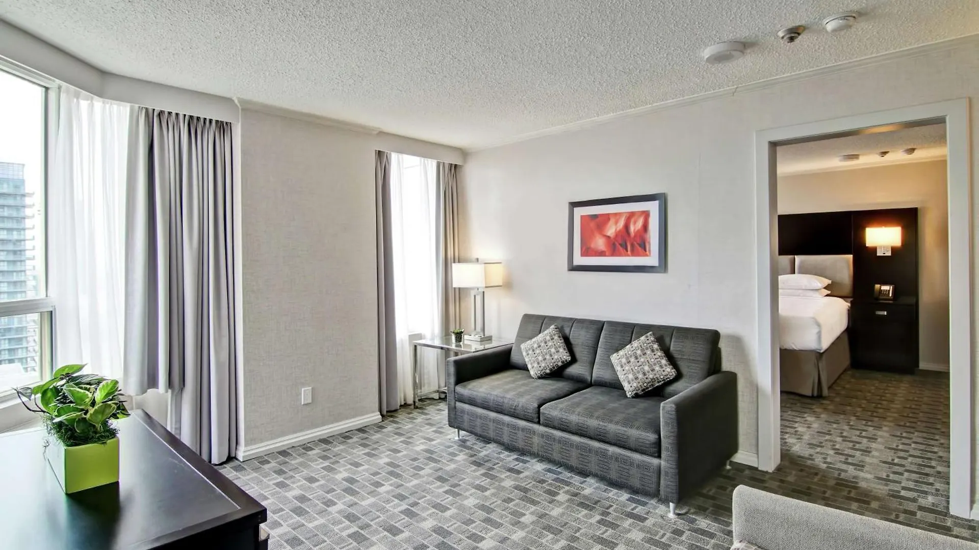 Doubletree By Hilton Toronto Downtown Hotel