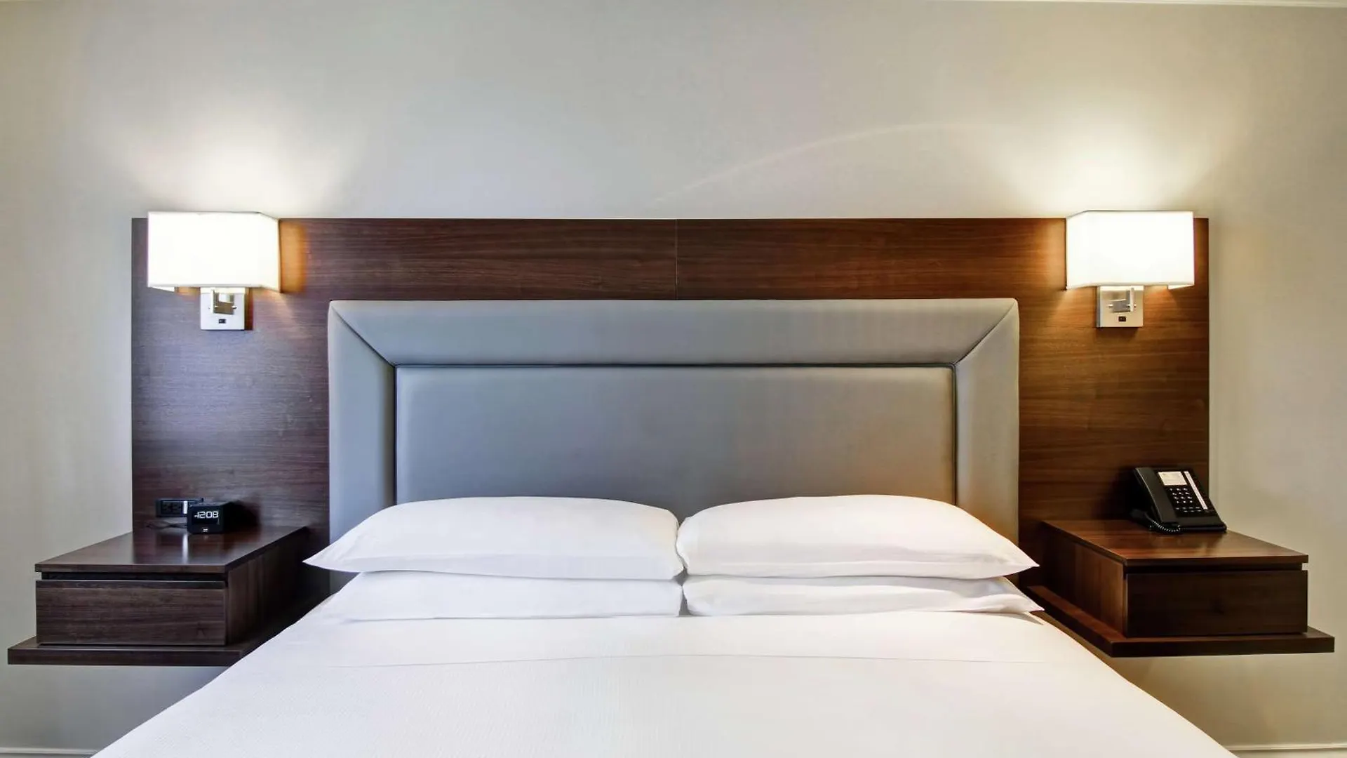 Doubletree By Hilton Toronto Downtown Hotel 4*,  Canada