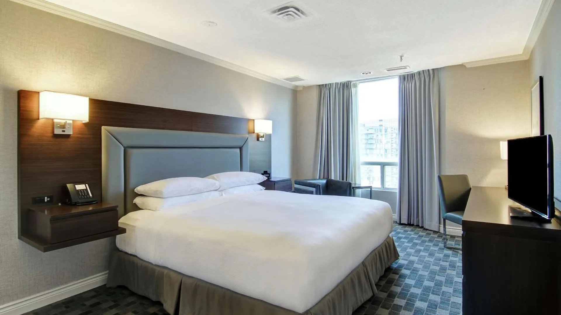 Doubletree By Hilton Toronto Downtown Hotel