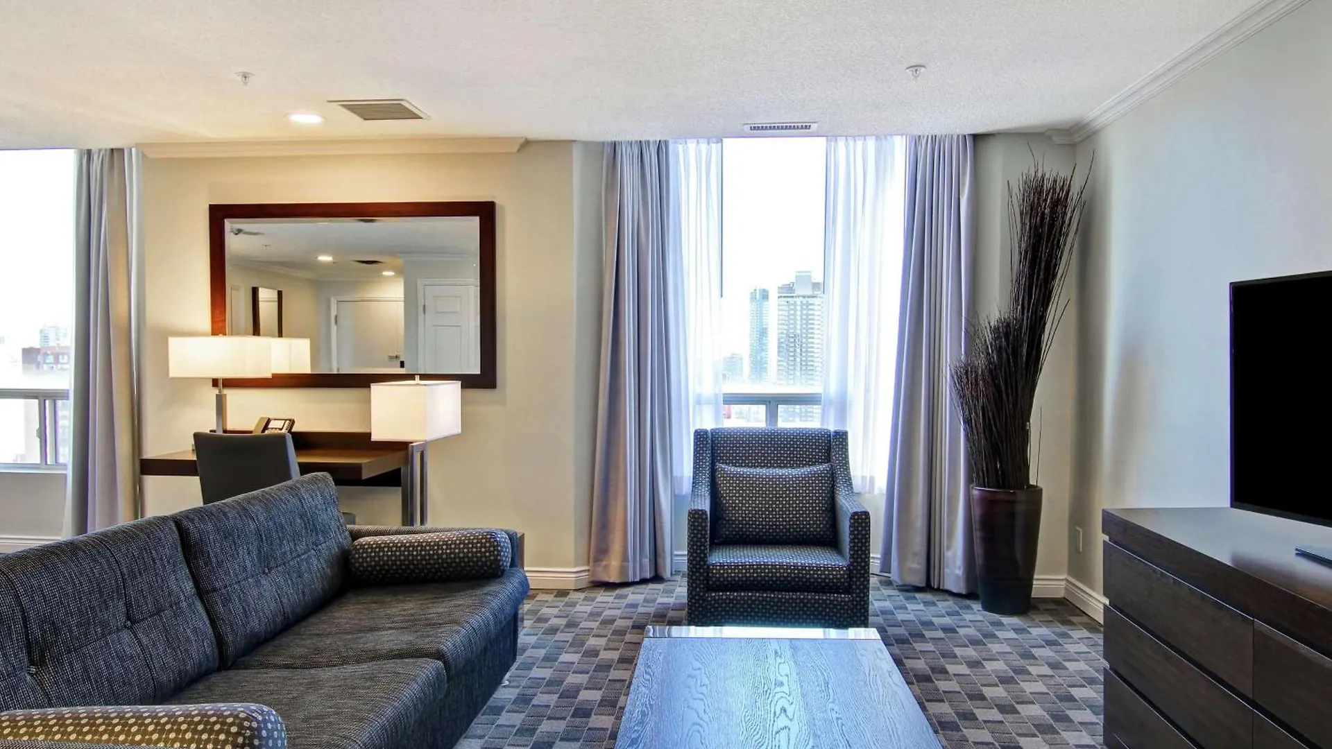 Doubletree By Hilton Toronto Downtown Hotel