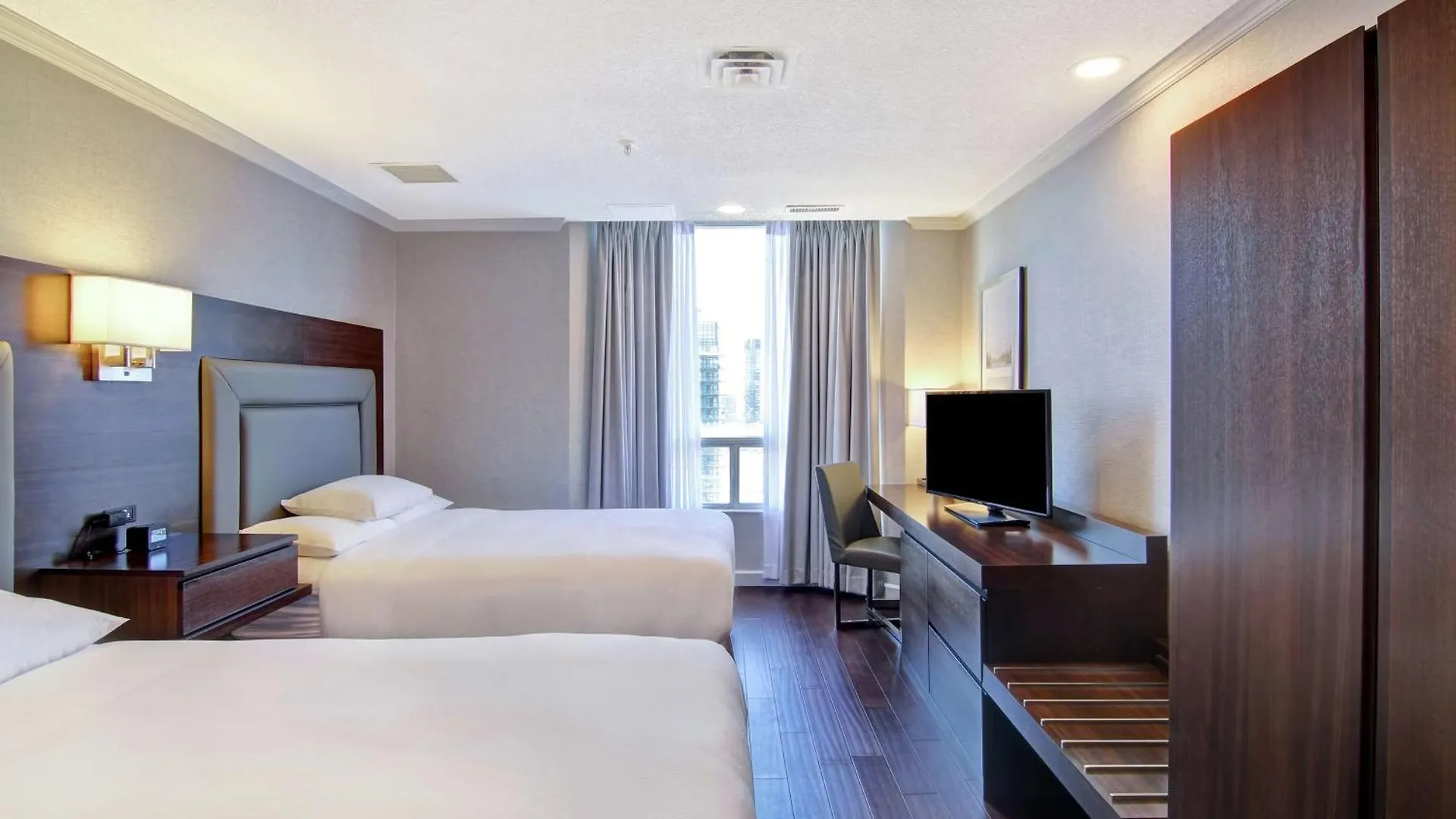 Doubletree By Hilton Toronto Downtown Hotel