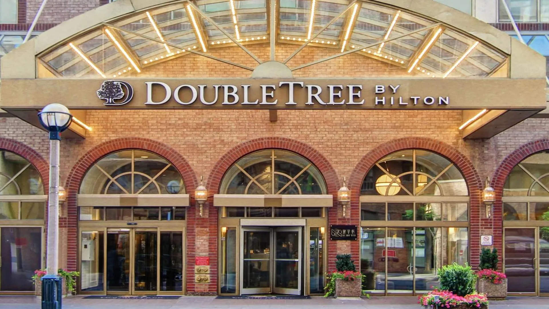 Doubletree By Hilton Toronto Downtown Hotel